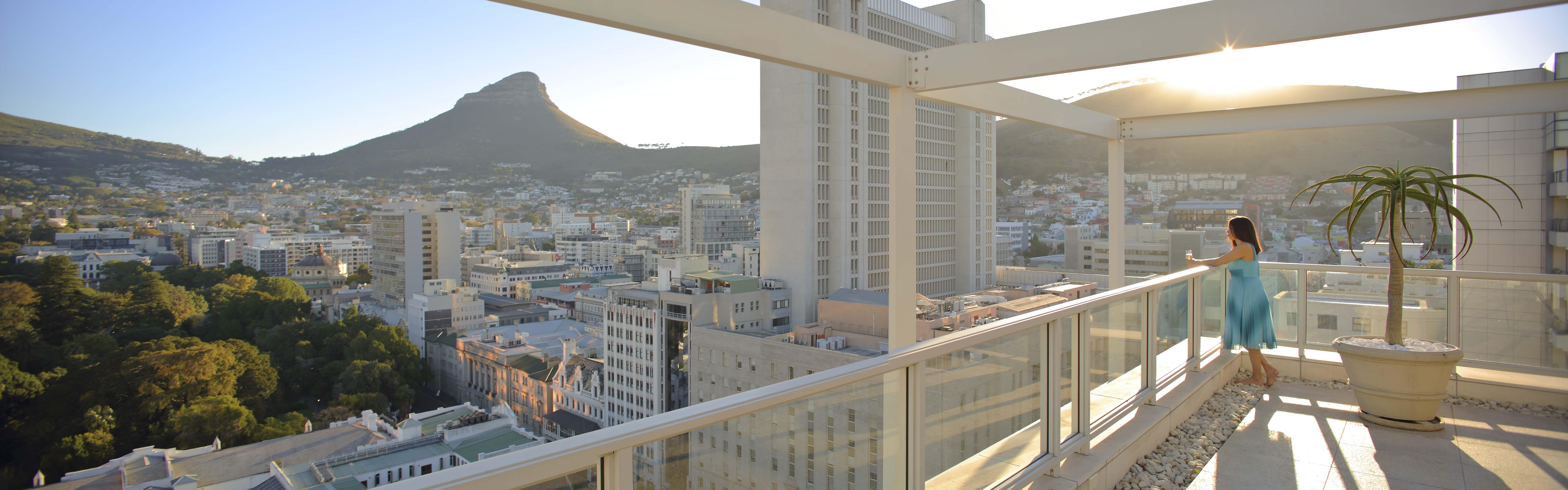 타지 케이프 타운 호텔 케이프타운 외부 사진 View of the Cape Town skyline from the Cape Town International Convention Centre